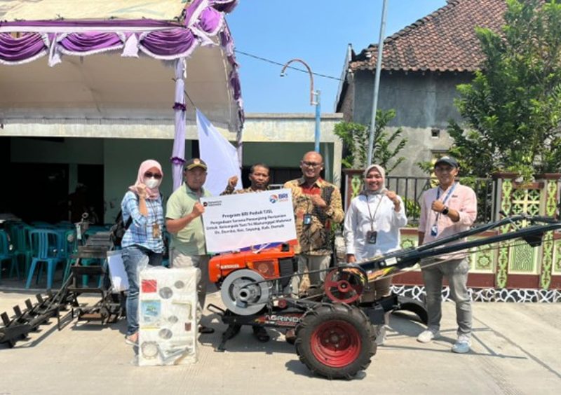 bridemak2 Penyerahan simbolis bantuan sarana pertanian kepada Kelompok Tani Tri Manunggal Makmur, Desa Dombo, Sayung, Demak.