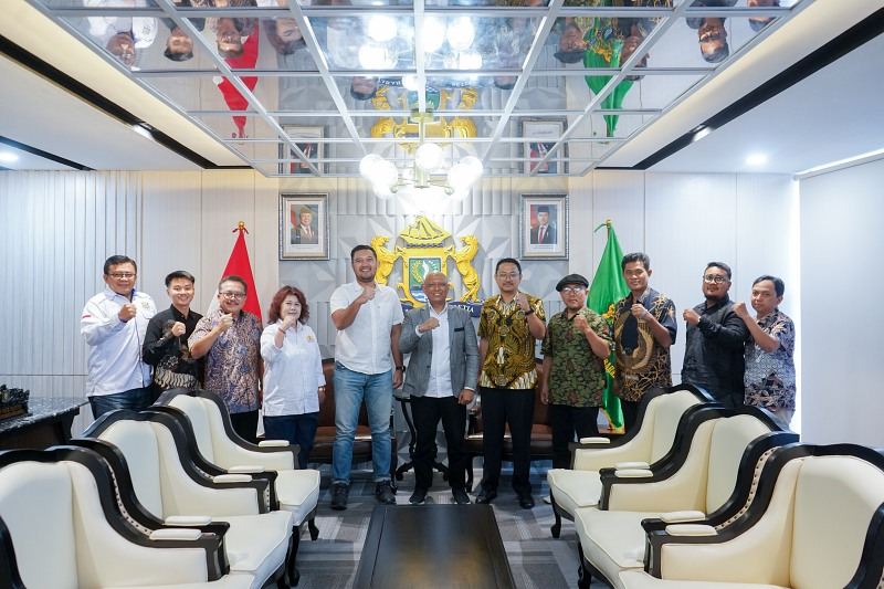 Kadin Jabar Kadin Jawa Barat Bidang Pemberdayaan Asosiasi, Himpunan dan Komunikasi menggelar rapat perdananya dipimpin oleh Agus Vicram selaku Ketua Bidang, di Graha Kadin Jawa Barat, Jalan Sukabumi Kota Bandung.