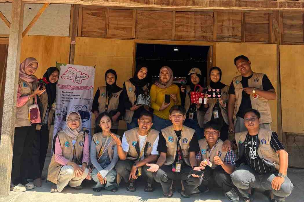 Mahasiswa KKN Universitas Slamet Riyadi Surakarta